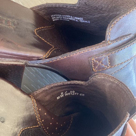 Born Women’s Brown Leather Slip On High  Block Heel Clogs Mules Size 8 - Picture 6 of 12